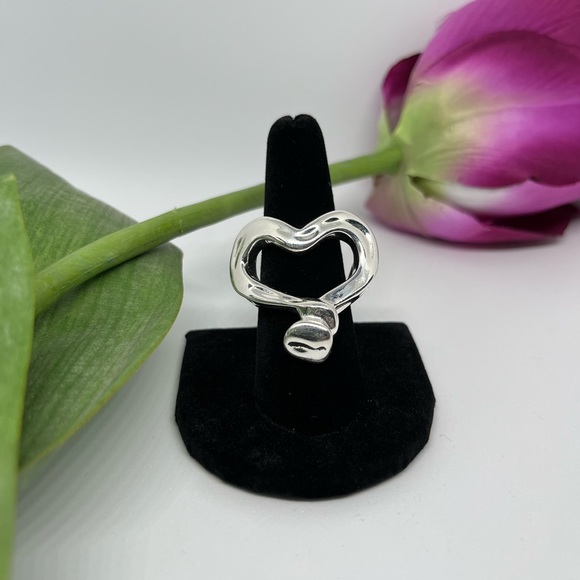 SILVER PLATED HEART STATEMENT RING - Picture 2 of 3